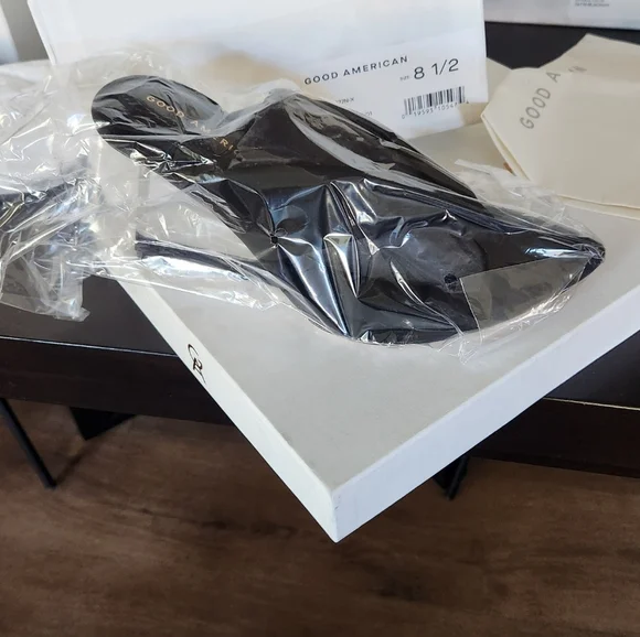 NEW.  Good American Cinder-f*king-rella Black Thong Clear Sandal Wedges - Picture 3 of 5